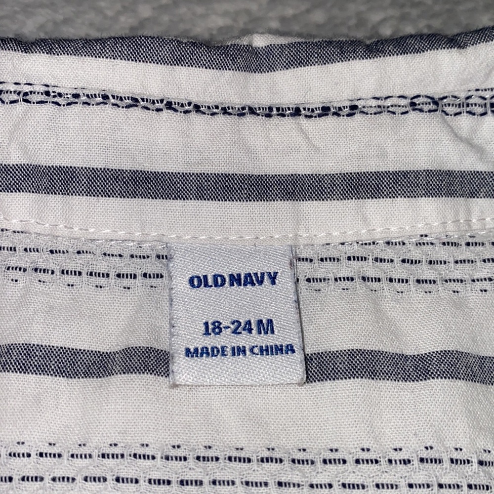 Gray outfit baby bundle (Carters & Old Navy) - Picture 3 of 10